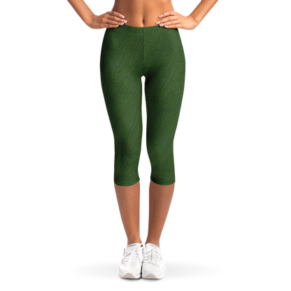 Wild Things - Crocodile - Women's Capri Leggings